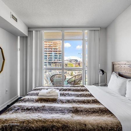 Family Oriented Downtown Toronto 2Bdrm Condo With Parking & Office Space ภายนอก รูปภาพ