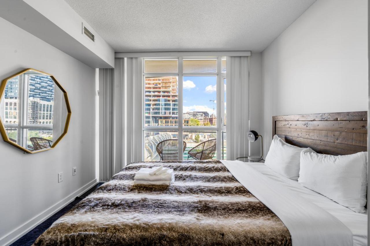 Family Oriented Downtown Toronto 2Bdrm Condo With Parking & Office Space ภายนอก รูปภาพ