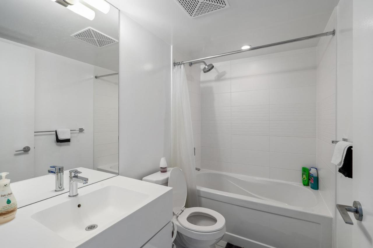 Family Oriented Downtown Toronto 2Bdrm Condo With Parking & Office Space ภายนอก รูปภาพ