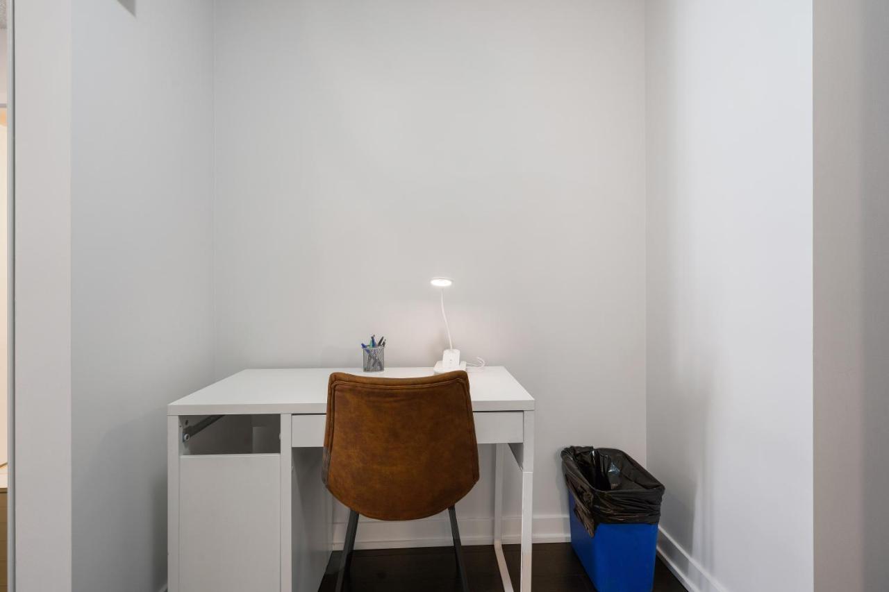 Family Oriented Downtown Toronto 2Bdrm Condo With Parking & Office Space ภายนอก รูปภาพ