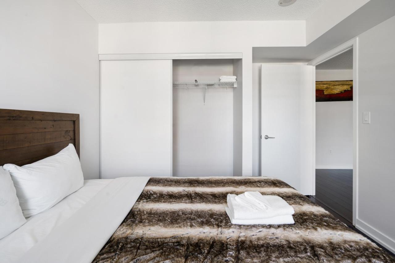 Family Oriented Downtown Toronto 2Bdrm Condo With Parking & Office Space ภายนอก รูปภาพ