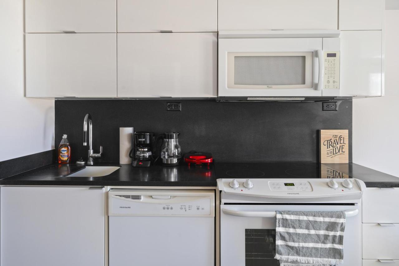 Family Oriented Downtown Toronto 2Bdrm Condo With Parking & Office Space ภายนอก รูปภาพ