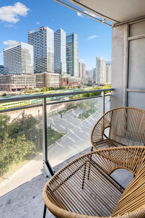 Family Oriented Downtown Toronto 2Bdrm Condo With Parking & Office Space ภายนอก รูปภาพ