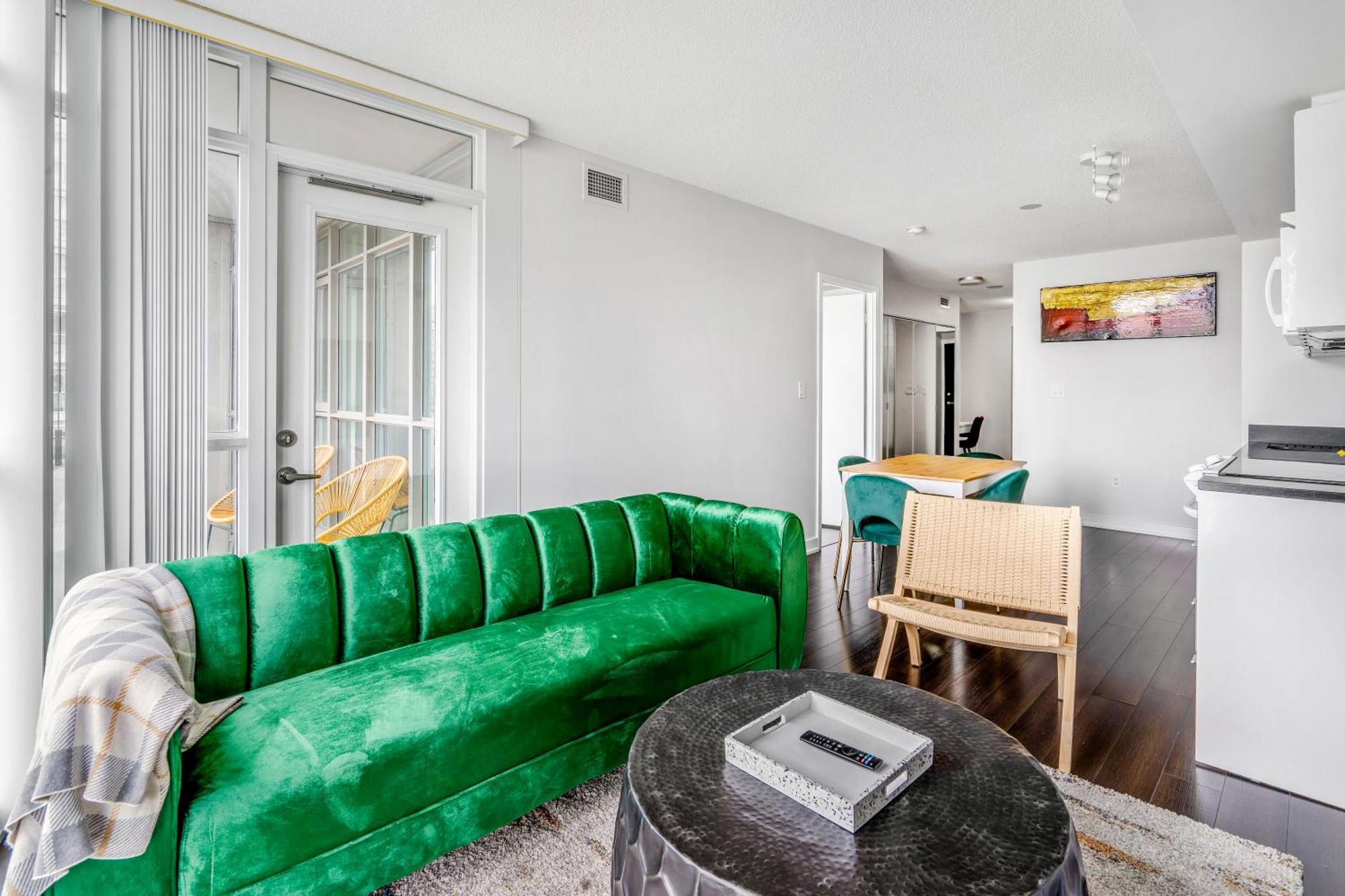 Family Oriented Downtown Toronto 2Bdrm Condo With Parking & Office Space ภายนอก รูปภาพ