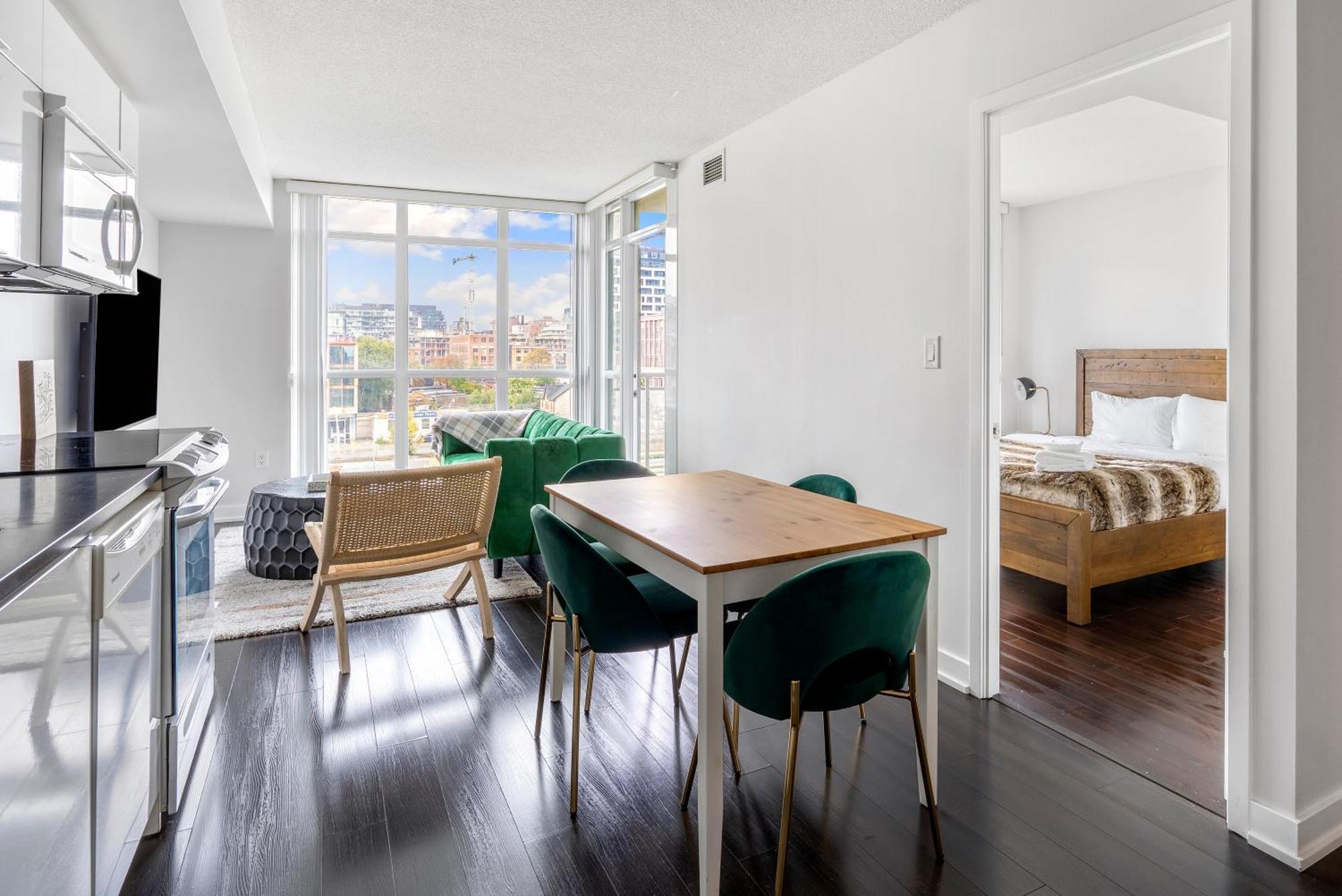 Family Oriented Downtown Toronto 2Bdrm Condo With Parking & Office Space ภายนอก รูปภาพ